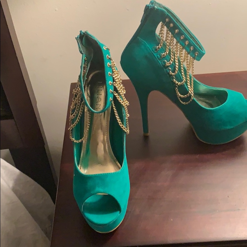 Heels - Picture 2 of 4